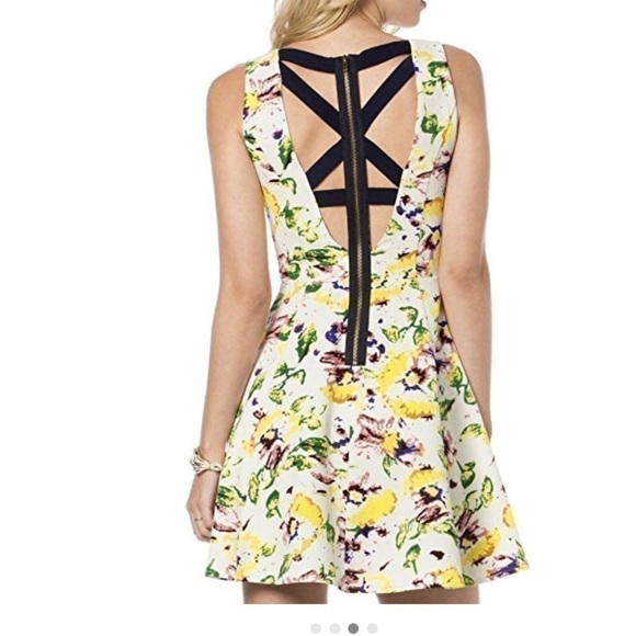 Miss Me Sleeveless Floral Skater Dress White Multi Color Size Medium NWT - Picture 2 of 5